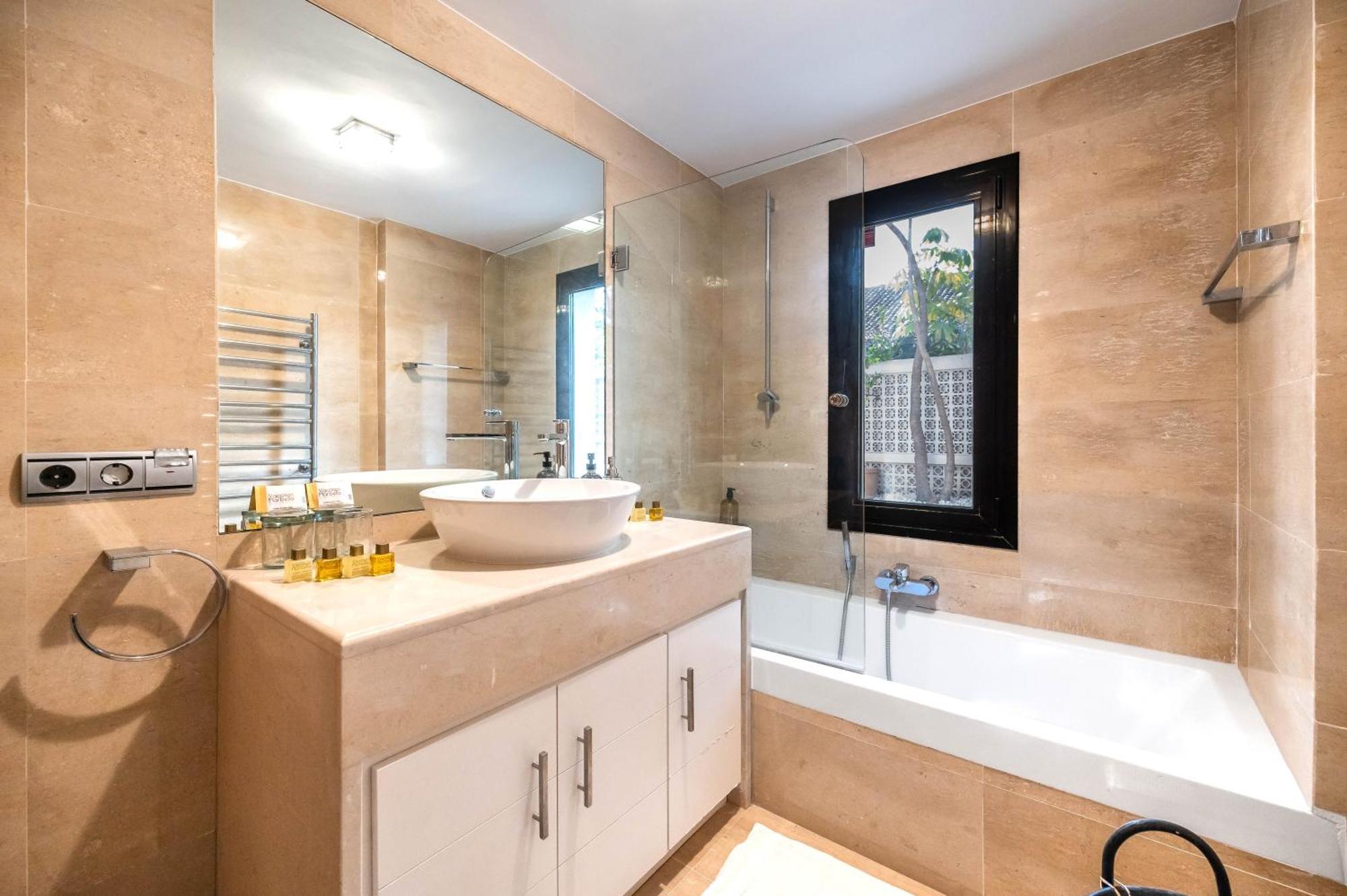 Villa Vacation I La Cabane, Prestige, Heated Pool, 300m To The Marbellac